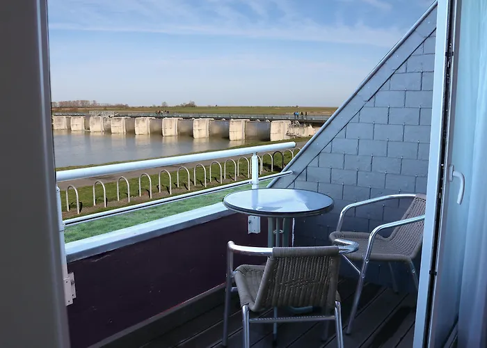 De La Digue Hotel 3*