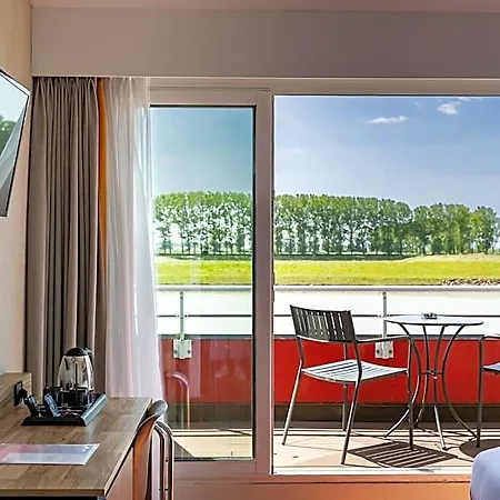 Hotel De La Digue 3*