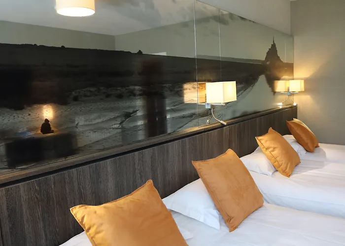 De La Digue Mont St. Michel