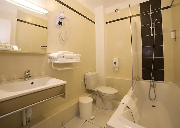 De La Digue Mont St. Michel